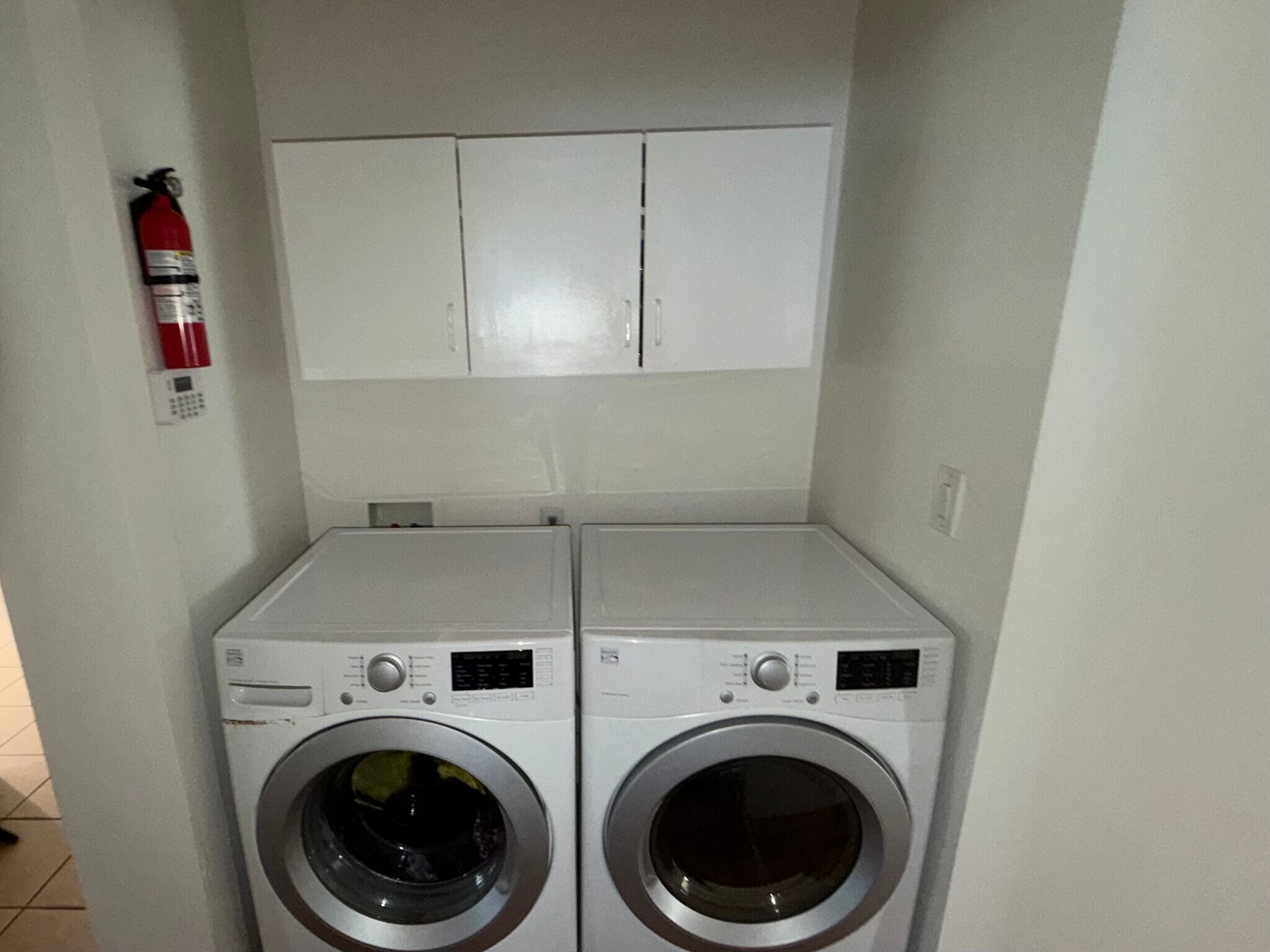 LAUNDRY - 3926 W 59th St