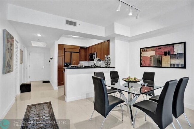 Building Photo - 111 SE 8th Ave