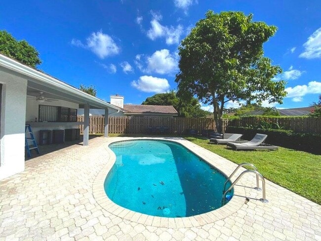 Building Photo - 3048 NW 27th Terrace