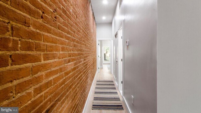 Building Photo - 1239 5th St NW