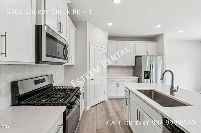 Building Photo - 2206 Cherry Crk Rd