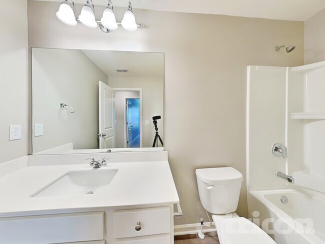 Building Photo - 109 Hyde Pk