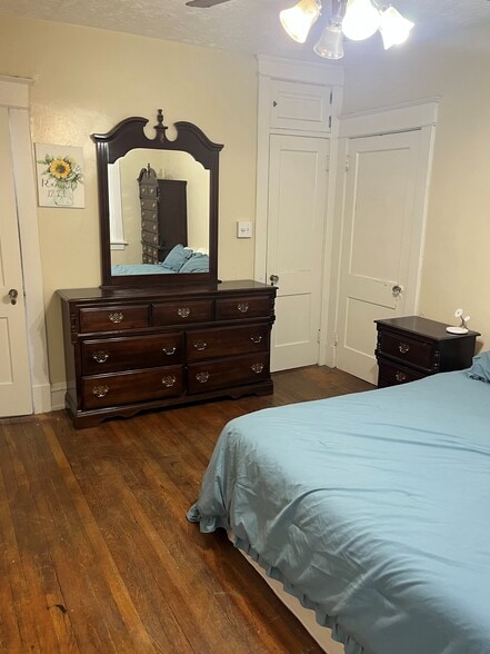 Building Photo - 2802 Park Ave