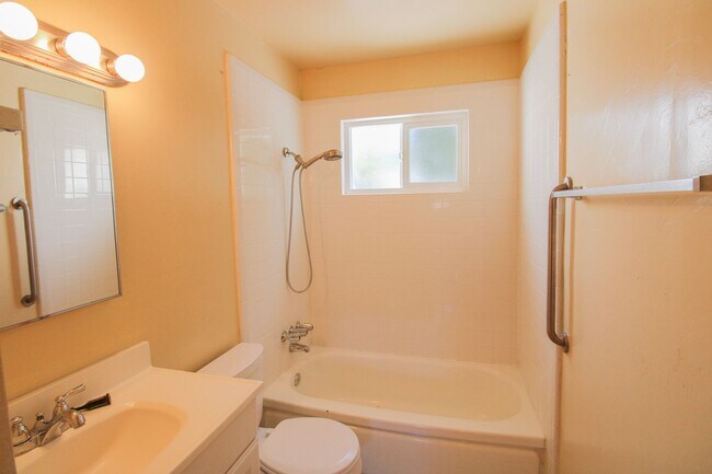Building Photo - 1778 Vicente Dr