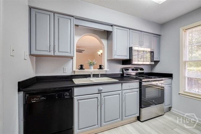 Building Photo - 10 Scuppers Ct