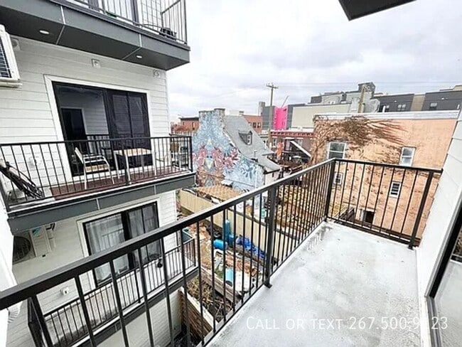 Building Photo - 1306 N Front St