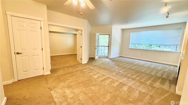 Building Photo - 2bd/2ba Newcastle Condo