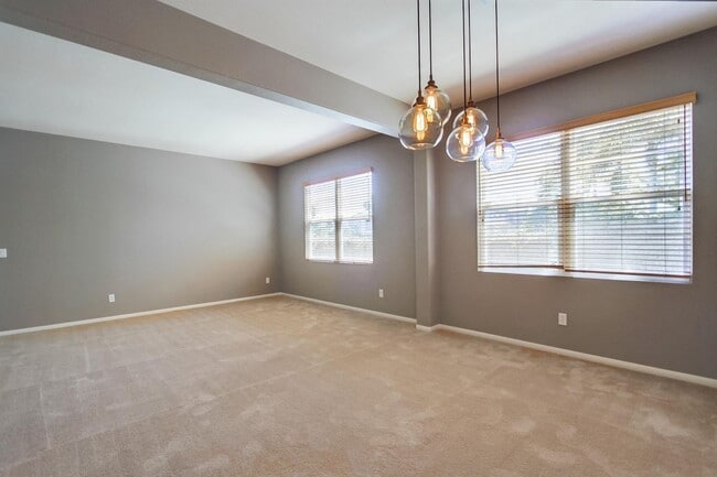Building Photo - Beautiful 5 bedroom home in highly desired Carlsbad neighborhood