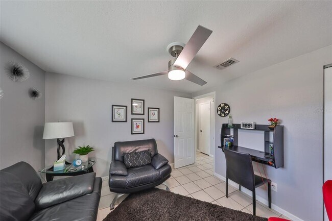 Building Photo - 6025 Florida Cir S