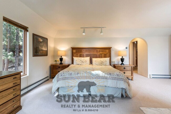 Building Photo - Beautiful Home w Peek Lakeview!