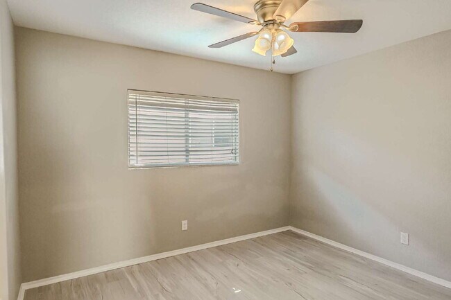 Building Photo - 11934 Dove Ranch