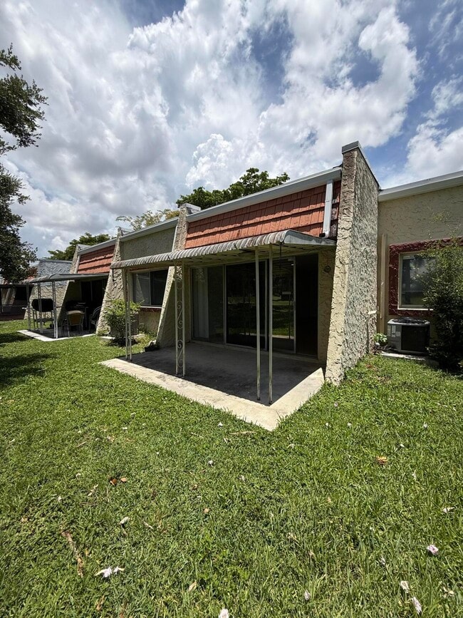 Building Photo - 9640 Oakburst Ln