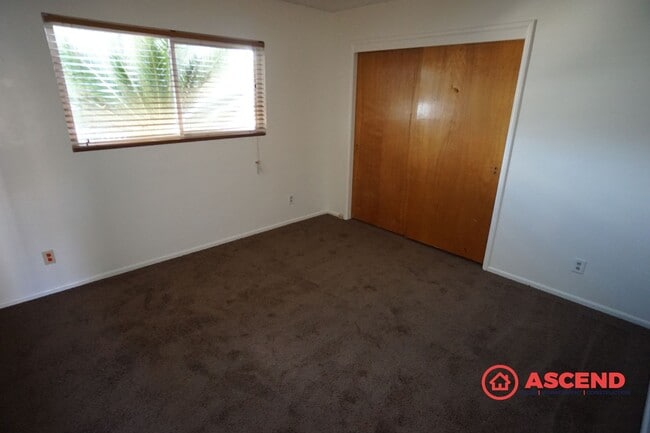 Building Photo - Stunning Home in Northeast Bakersfield!