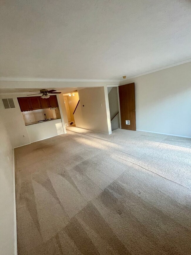 Building Photo - 2 Bed 1.5 Bath- Oakdale PA! Hawthorne Vill...