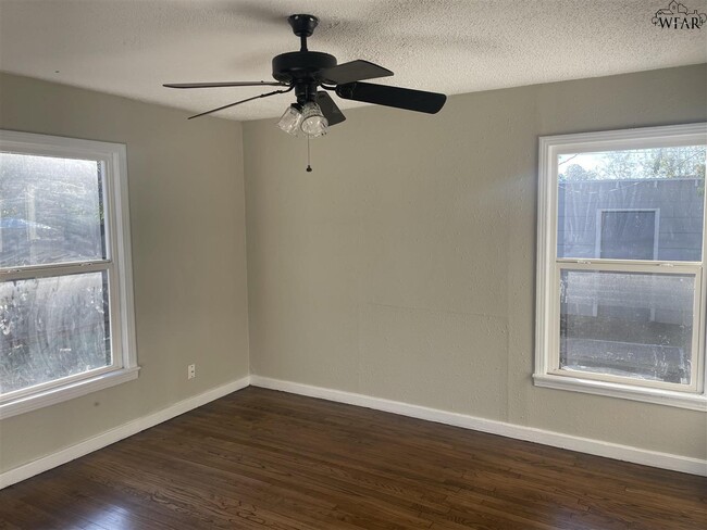 Building Photo - 3310 Sherwood Ln