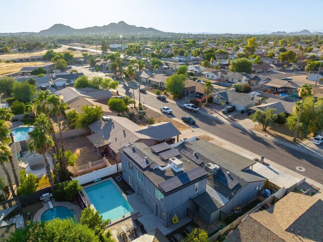 Building Photo - 3733 E Dahlia Dr
