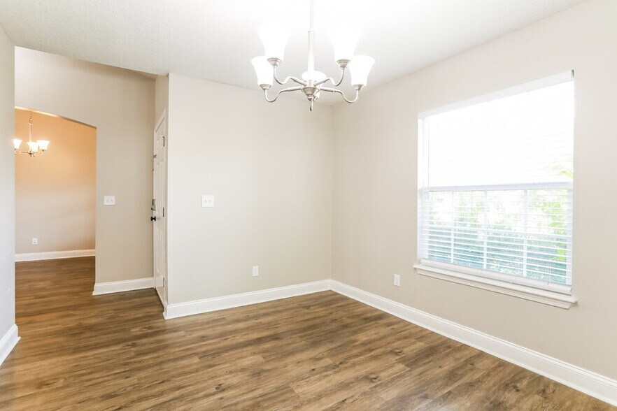 Building Photo - 3163 Pine Haven Dr
