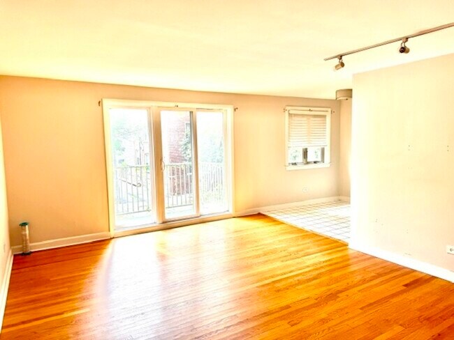 Building Photo - 1244 W Byron St