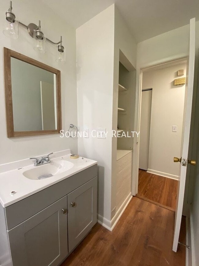 Building Photo - 3232 Hinkle-