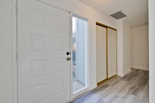 Building Photo - Welcome to this 3 bedroom 2 bath Just updated Townhome located in South San Jose.