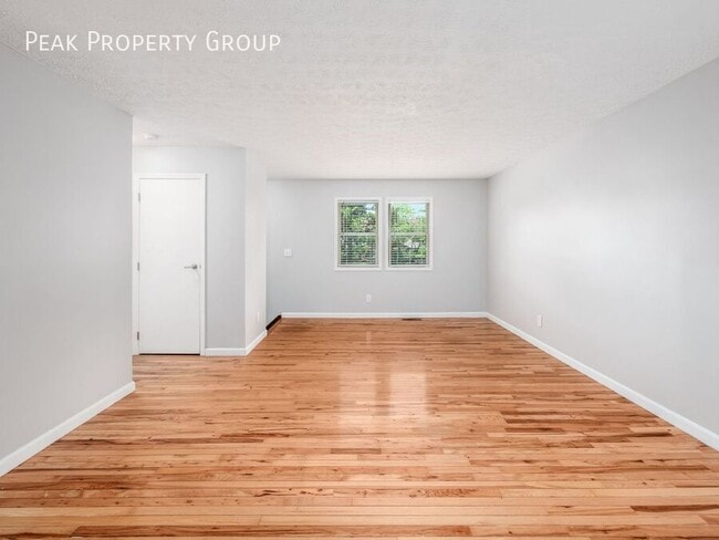 Building Photo - 2015 Queensgate Ln