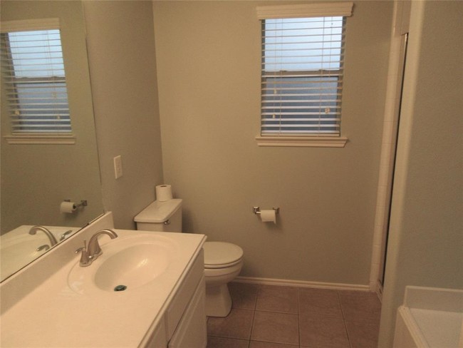 Building Photo - 11035 KNOBBLEY Oak Ct