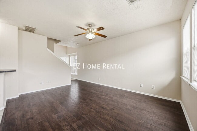 Building Photo - 14322 Mooreview Ln