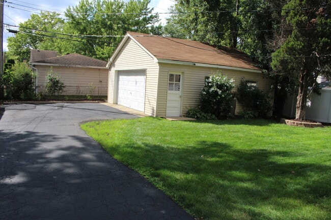 Building Photo - 874 Fairfield Ave