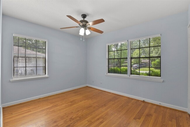 Building Photo - 950 Lamonte Ln