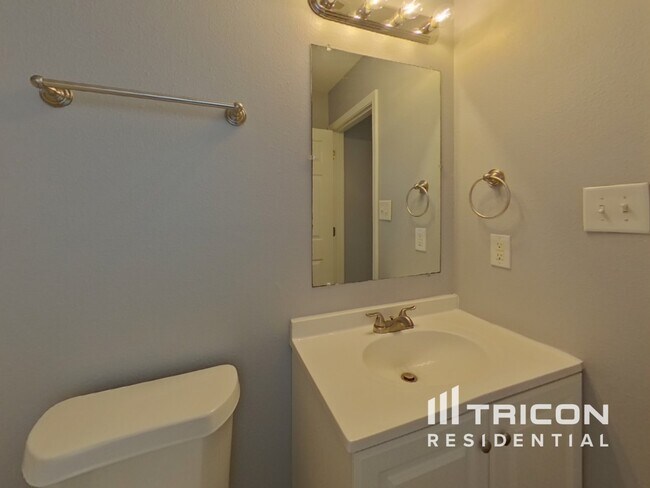 Building Photo - 10429 Hugue Way