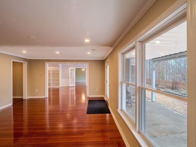 Building Photo - 12872 Waterside Dr