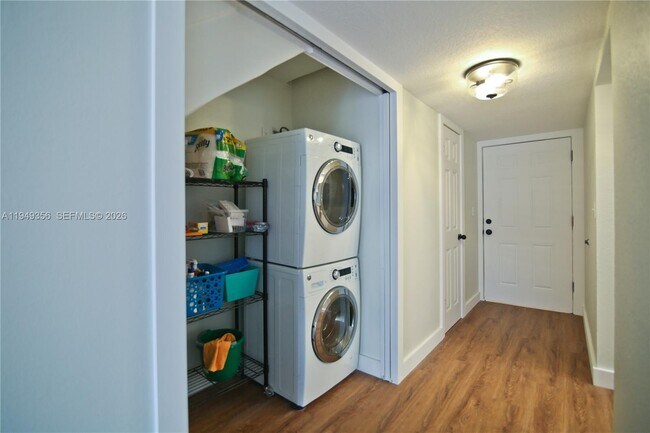 Building Photo - 8500 SW 109th Ave