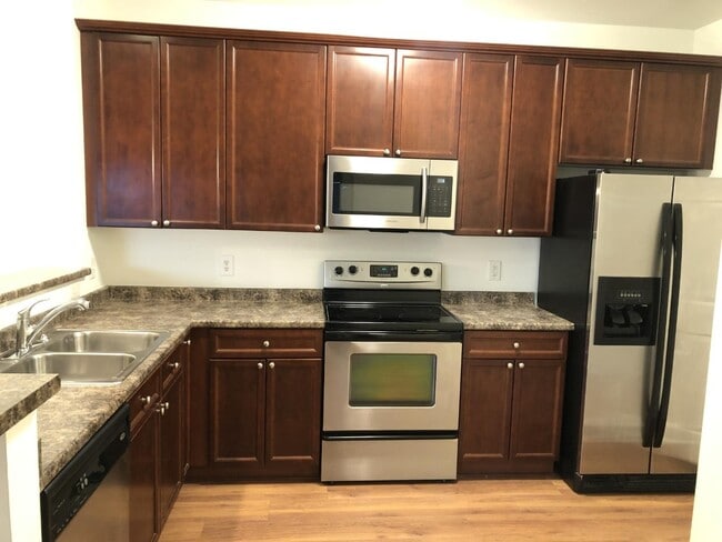 Building Photo - 8221 Lenox Creekside Dr