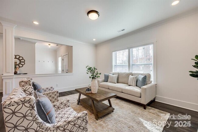 Building Photo - 1233 Eastway Dr
