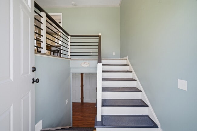 Building Photo - 4611 W Shore Dr