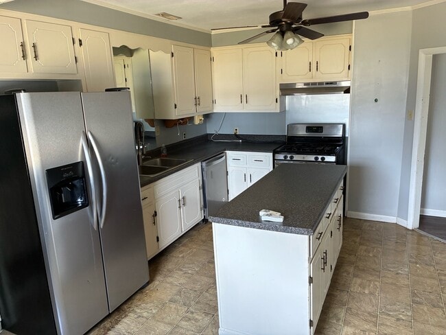 Building Photo - 111 Legion Cir