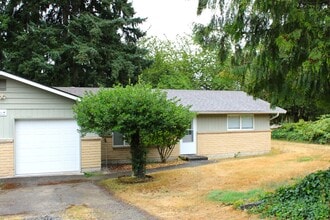 Building Photo - Updated 2 Bedroom Duplex with Garage and P...