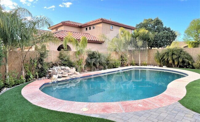 Building Photo - 30204 N 73rd Ave