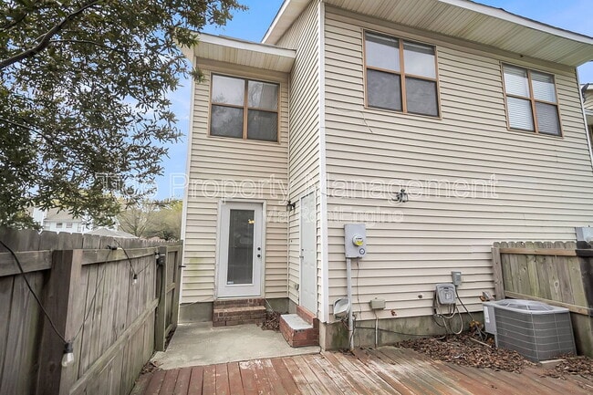 Building Photo - 206 Pine Shadow Dr