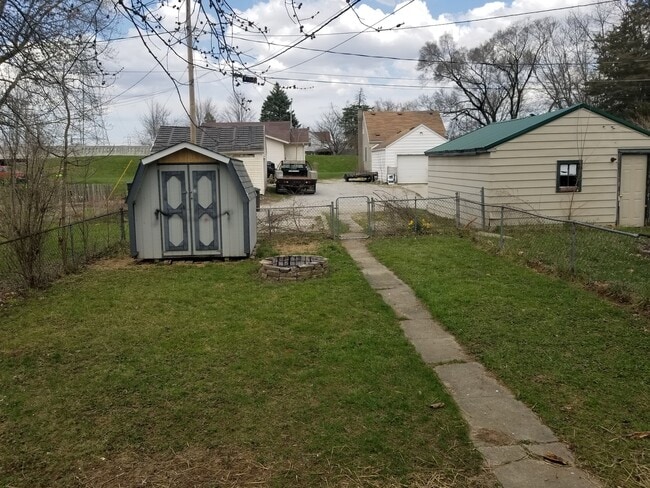 Building Photo - 2 Bedroom Ranch