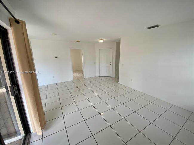 Building Photo - 14965 SW 49th Ln