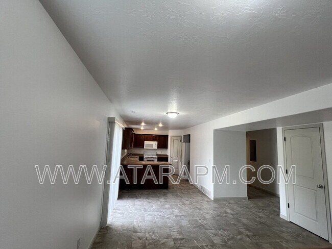 Building Photo - 574 Northlake Dr