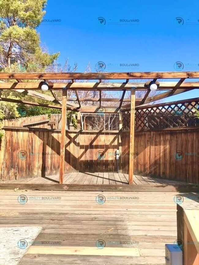 Building Photo - You will love this back yard!!