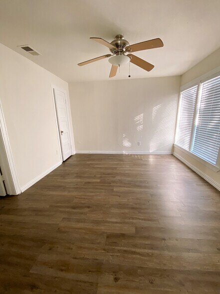 Building Photo - 109 E 3rd St