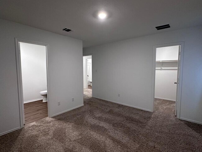 Building Photo - 1140 Cattail Ln