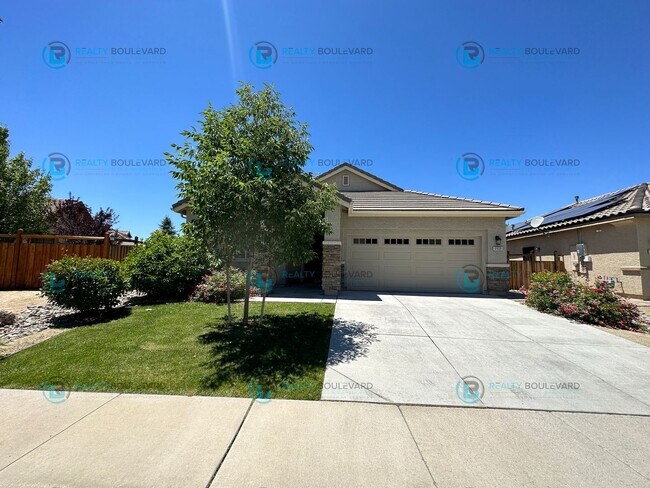 Building Photo - 3 Bedroom 2 Bathroom with Garage covered patio and beautiful yard!