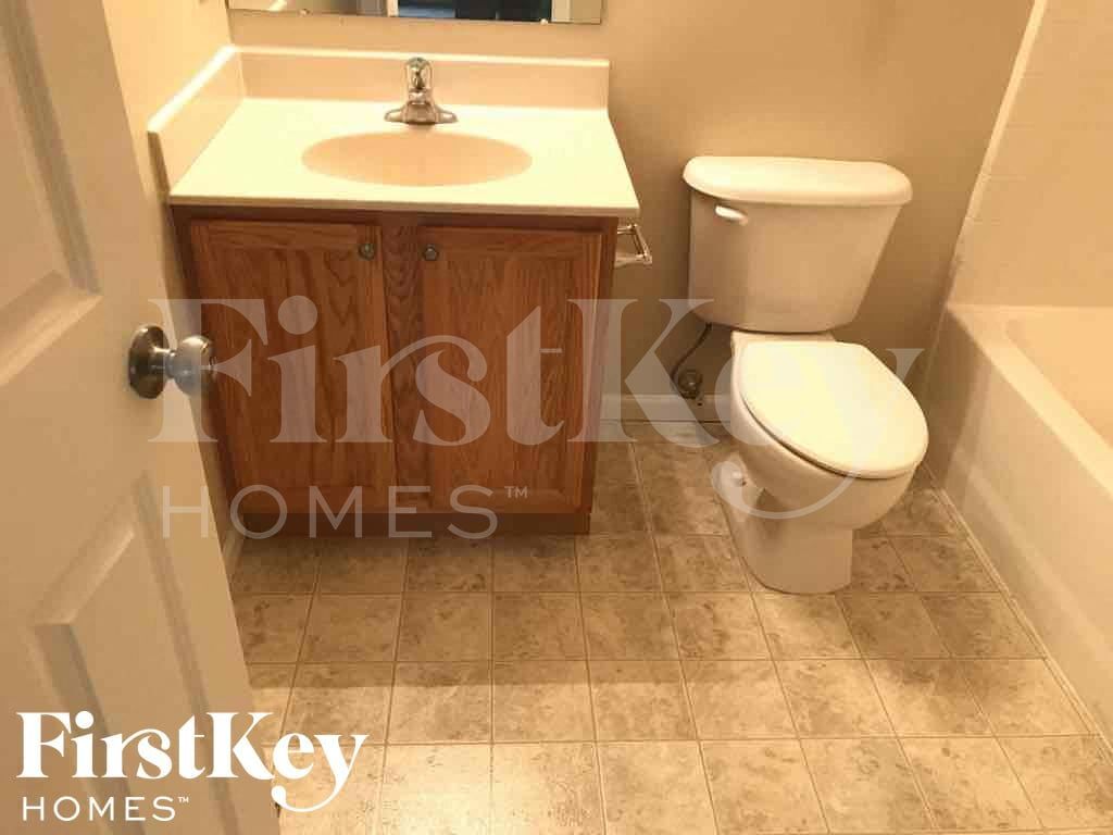 Building Photo - 2420 Ashpoint St