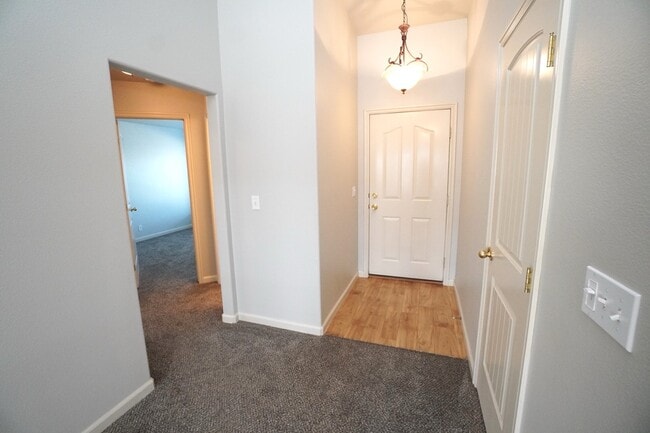 Building Photo - 1445 W Silver Salmon Dr