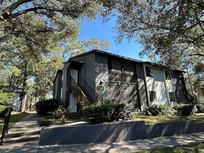 Building Photo - 220 Riverbend Dr