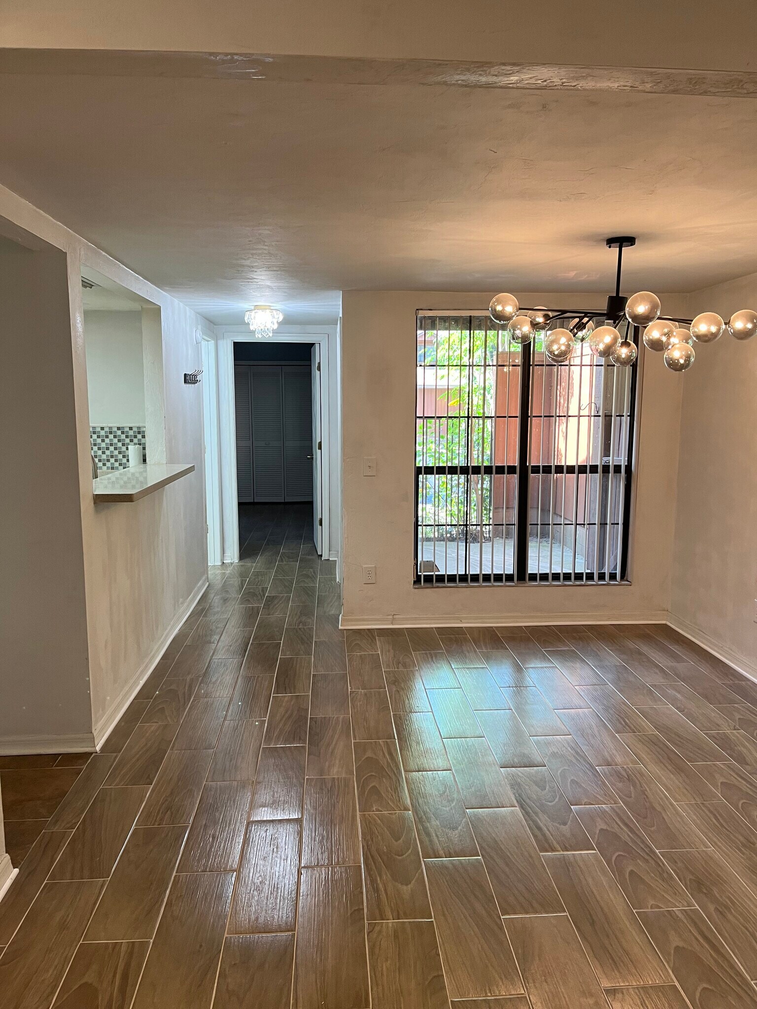 Building Photo - 5868 SW 8th Pl